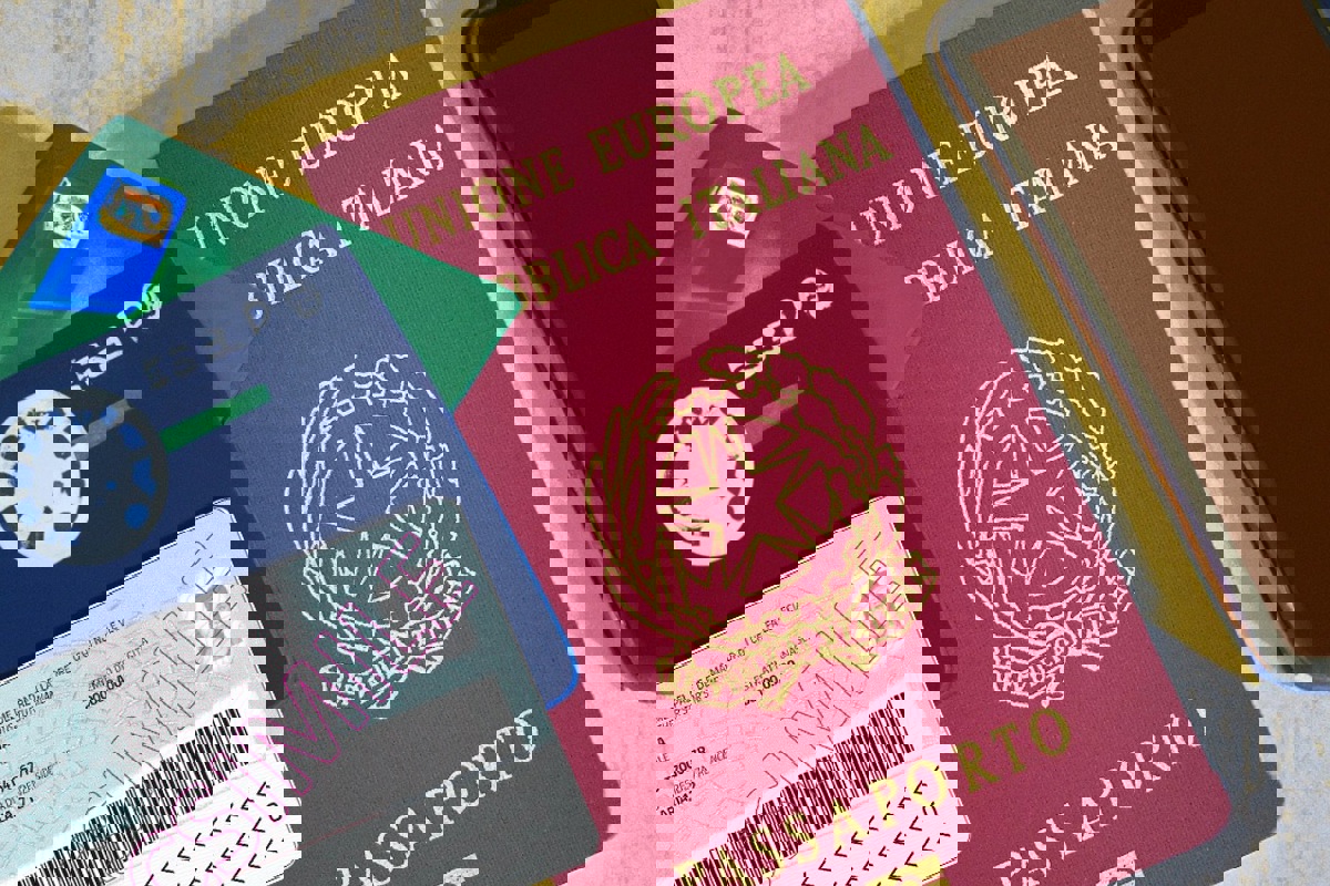 Die italienischen Ausweisdokumente der Frau wurden beschlagnahmt. Die italienischen Ausweisdokumente der Frau wurden beschlagnahmt.