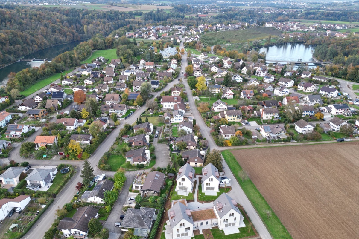 Klar ist jetzt schon, dass Häuser (im Bild Rheinau) viel mehr wert sind als bei der letzten Bewertungsrunde 2009. Der Eigenmietwert wird deutlich steigen und die Steuerrechnung von Hauseigentümerinnen und -eigentümern höher ausfallen.