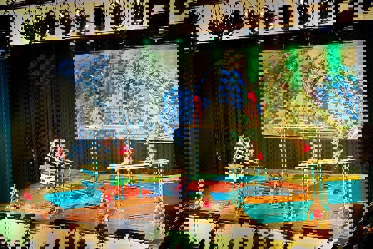 Die jüngeren und älteren Turnenden sorgten mit verschiedenen Darbietungen für ein abwechslungsreiches Programm.