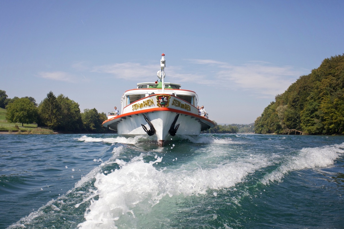 Die Schiffe auf dem Rhein sind derzeit nur auf Teilstrecken unterwegs.