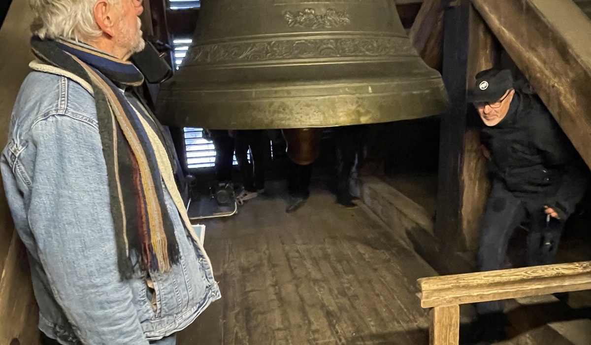 emil-landolt-vor-der-gro-ssten-glocke19.jpg emil-landolt-vor-der-gro-ssten-glocke19.jpg