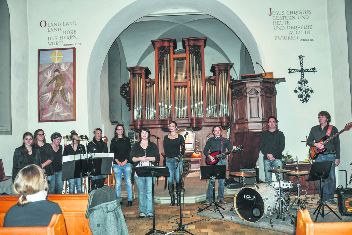 Modern Pipes bei einem früheren Konzert in der Bergemer Kirche. Gisela Stäheli (7.v.l.) ist Initiatorin der Formation.