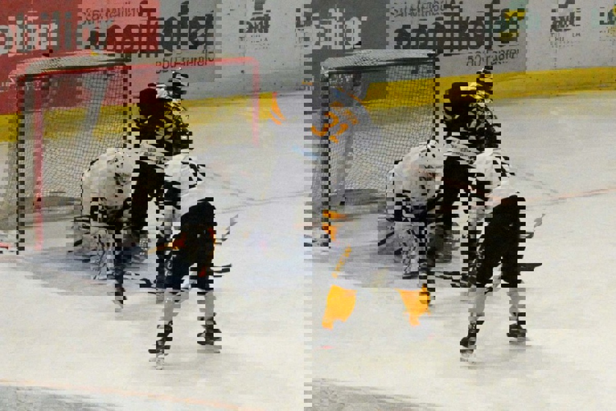 Michel Grolimund (Nr. 31) erzielte das zwischenzeitliche 2:3. Am Ende verlor Wilen-Neunforn aber mit 3:8.