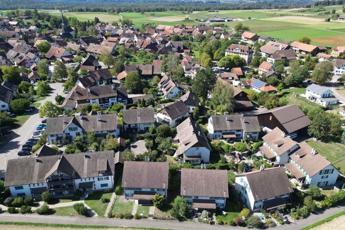In der Kernzone, aber nicht im Ortsbildperimeter: «Uf de Breiti» und «Im Sterne» werden Solaranlagen möglich.