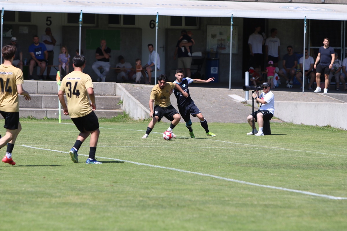 Zum Abschluss der Vorsaison sicherte sich der FC Ellikon/Marthalen zu Hause gegen den Sporting Club Schaffhausen mit einem 4:1-Sieg den Klassenerhalt (Bild). Bei der Neuauflage des Duells in der aktuellen Saison musste er sich mit einem 3:3-Unentschieden begnügen.