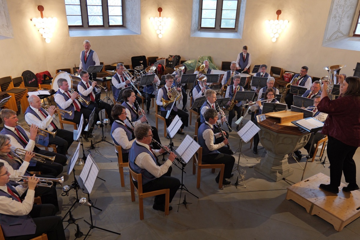 Der Musikverein Helvetia unter der Leitung von Ruth Suppiger entführte das Publikum musikalisch nach Norwegen.