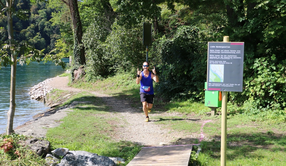 Der Erste Zieleinlauf Robin Bernet Lief Total Sieben Runden10
