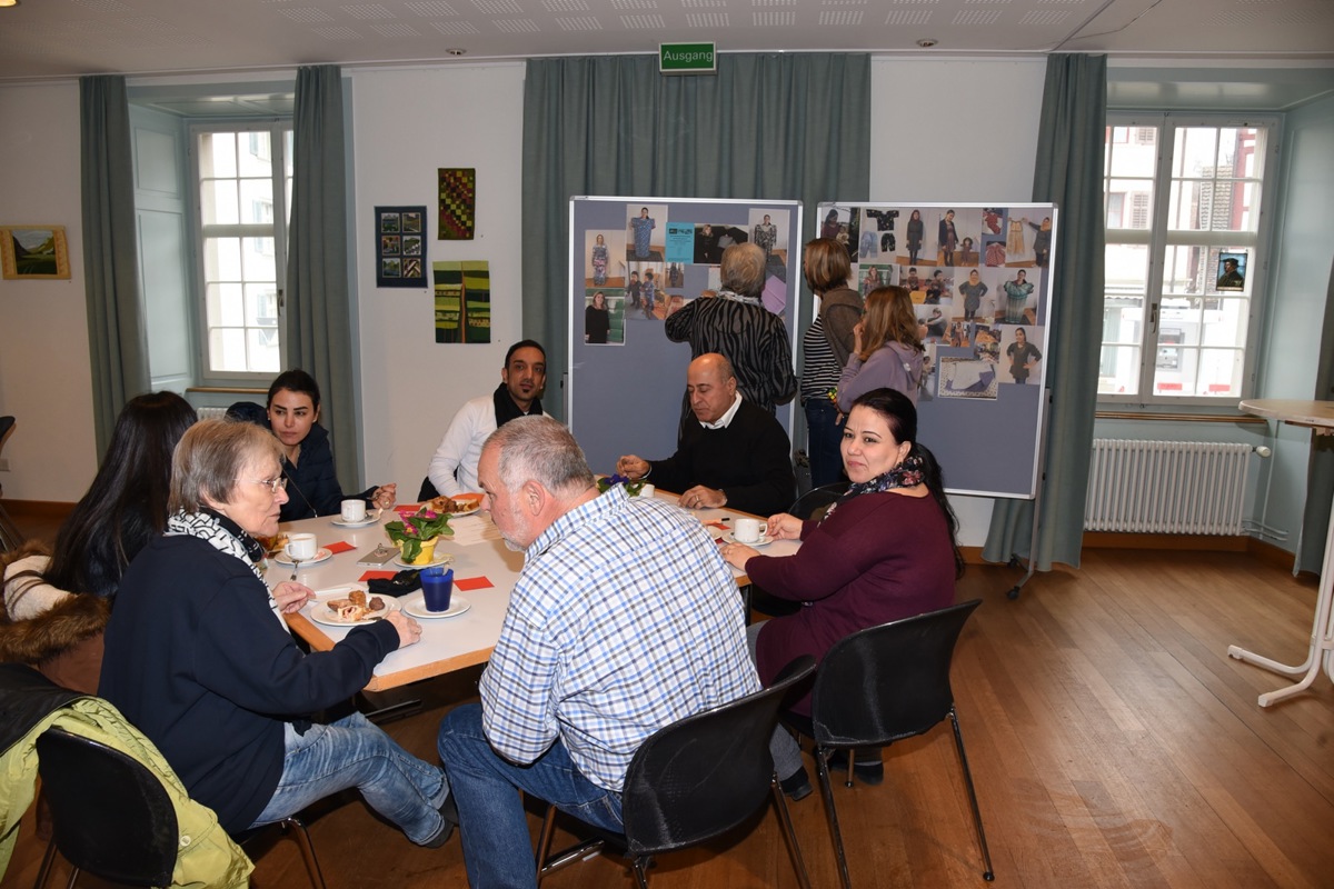 Schon bei einem Austausch bei Kaffee und Kuchen kann Integration gefördert werden. Wie hier vor ein paar Jahren am Begegnungsfest in Andelfingen.