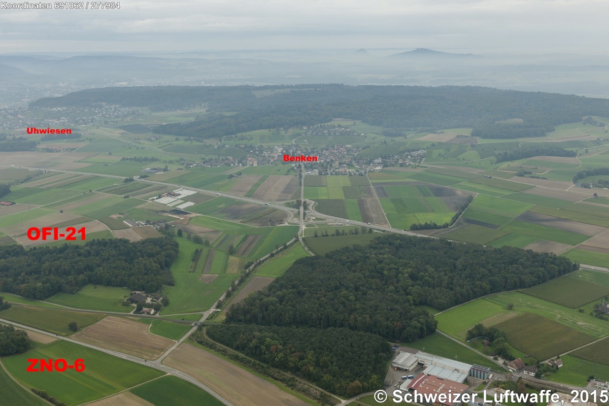 Für Marthalen und von der Strasse nach Rheinau und Deutschland aus wäre der Standortvorschlag OFI-21 optisch besser – aber Benken hat an dieser neuen Aussicht keine Freude. Für Marthalen und von der Strasse nach Rheinau und Deutschland aus wäre der Standortvorschlag OFI-21 optisch besser – aber Benken hat an dieser neuen Aussicht keine Freude.