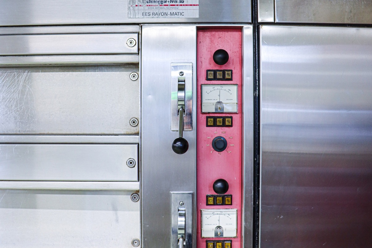 Energieintensiv: Die vier Öfen der Bäckerei Gut kühlen selten ab. Energieintensiv: Die vier Öfen der Bäckerei Gut kühlen selten ab.
