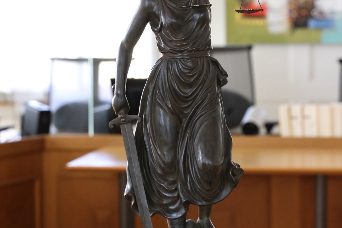 Justitia im Andelfinger Bezirksgericht.