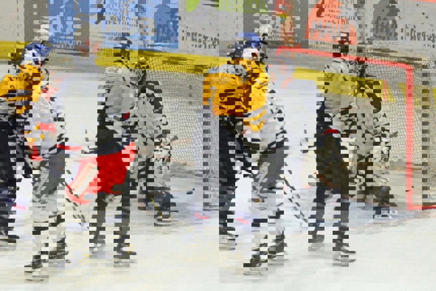 0110 9 Eishockey Zvg33