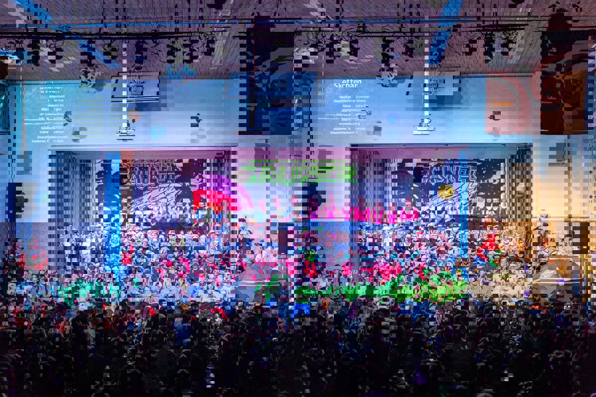 Alle sind mit vollem Elan dabei. Tanzen, turnen, schauspielern und kämpfen – kein Problem.