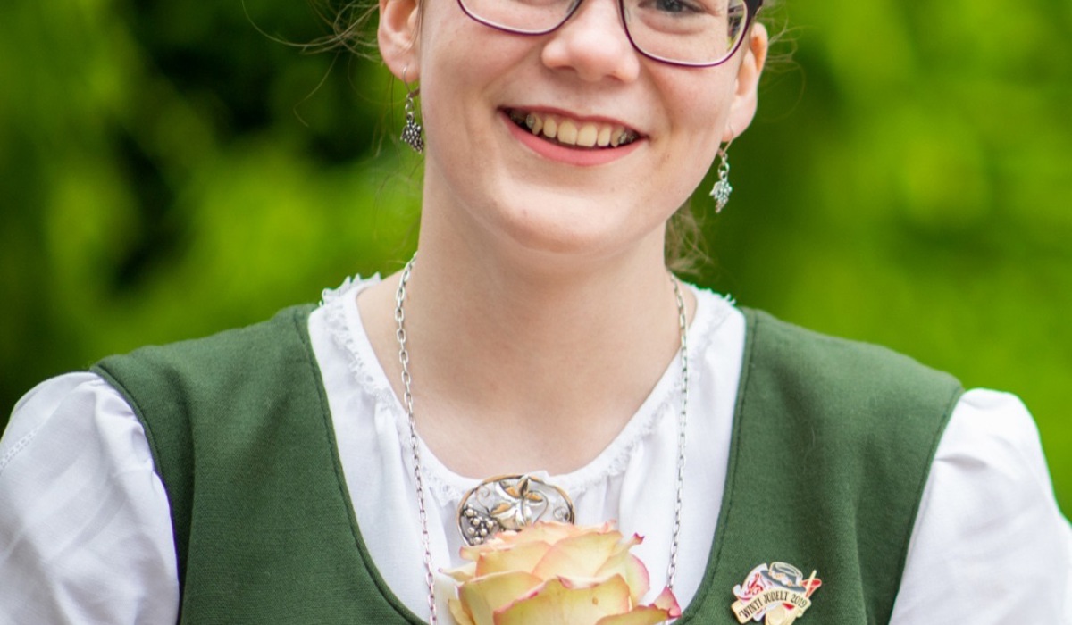 0704_3_trachtenfrauelenafrei2_zvg8.jpg 0704_3_trachtenfrauelenafrei2_zvg8.jpg