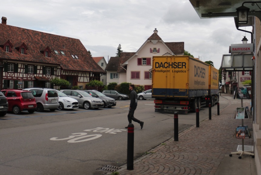 0306 3 Andelfingen Lkw Marktplatz Dro16