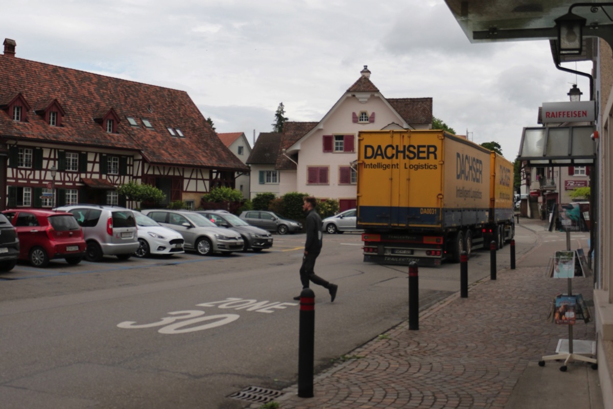 Tempo 30 habe zur Verkehrsberuhigung beigetragen. Nun soll ein LKW-Verbot die Sicherheit erhöhen.