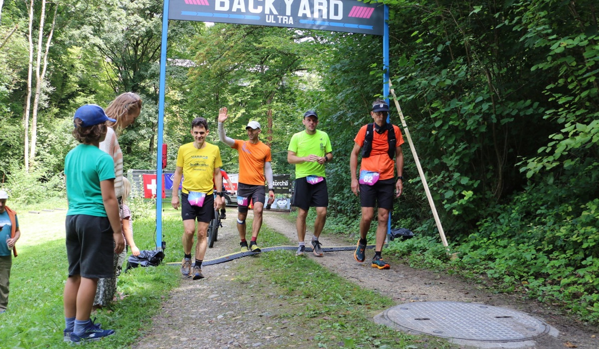 Da Waren Es Noch 4 Start Zur Runde 24, Die Beendet 100 Meilen Bedeutet8