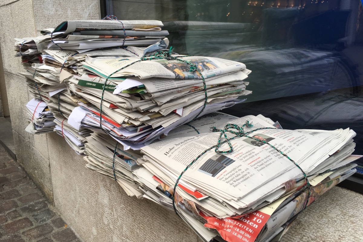 Die Menge des gesammelten Altpapiers hat im Bezirk Andelfingen innerhalb eines Vierteljahrhunderts drastisch abgenommen. Wurden im Jahr 2001 noch 2112 Tonnen verzeichnet, waren es im Jahr 2024 nur noch 694 Tonnen.