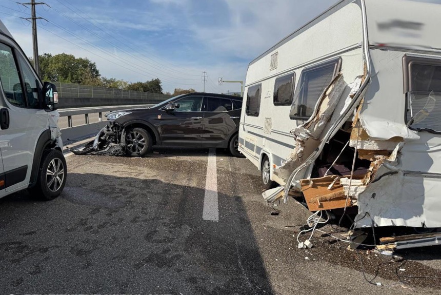 0210 3 Unfall A4 Feuerwehr Weinland14