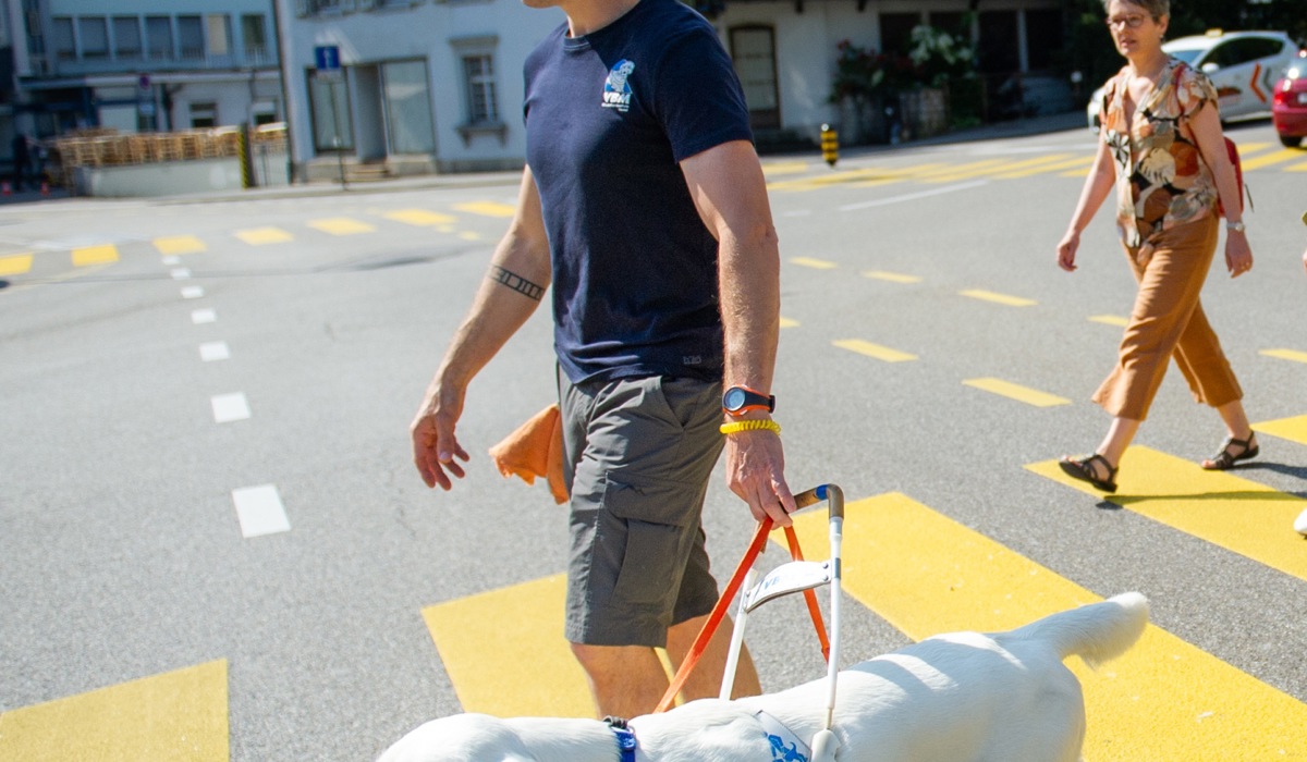1310_7_cody-in-der-ausbildung-bei-seinem-instruktor-franc-ois_zvg.jpg 1310_7_cody-in-der-ausbildung-bei-seinem-instruktor-franc-ois_zvg.jpg