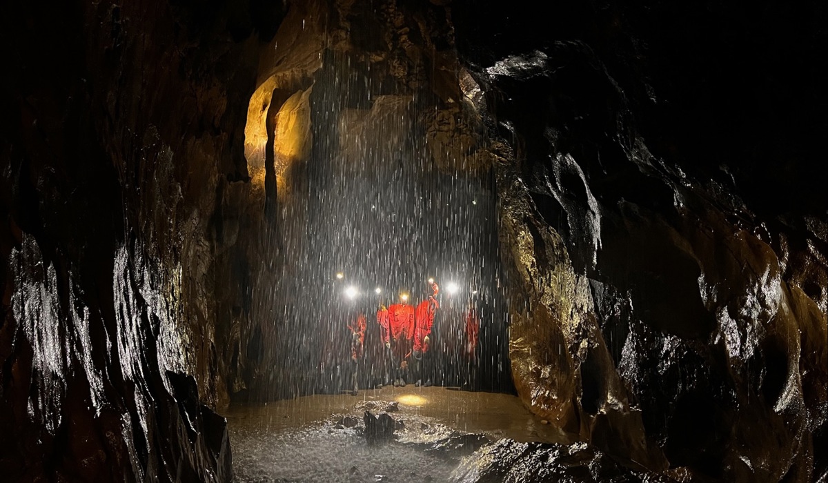 im-ho-hlensystem-lassen-sich-immer-wieder-kleine-seen-und-wasserfa-lle-entdecken_zvg14.jpg