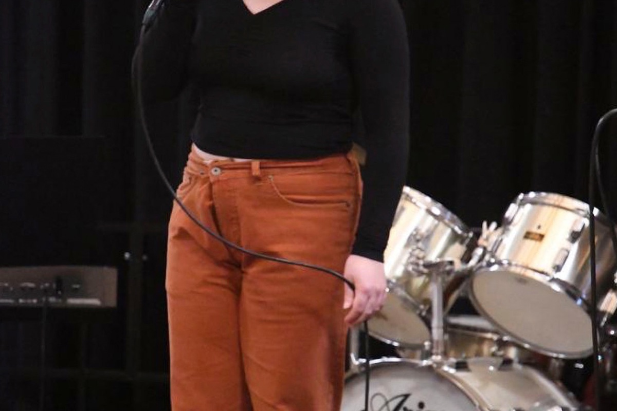 Shona Rae beim Auftritt an der Werkschau der Kantonsschule Im Lee.