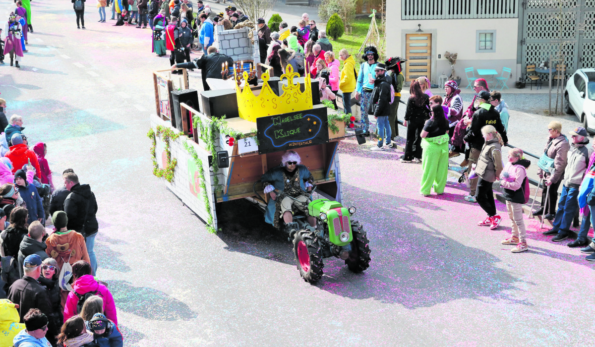 0703_5_andelfingen_traktor-klein_spa.jpg 0703_5_andelfingen_traktor-klein_spa.jpg