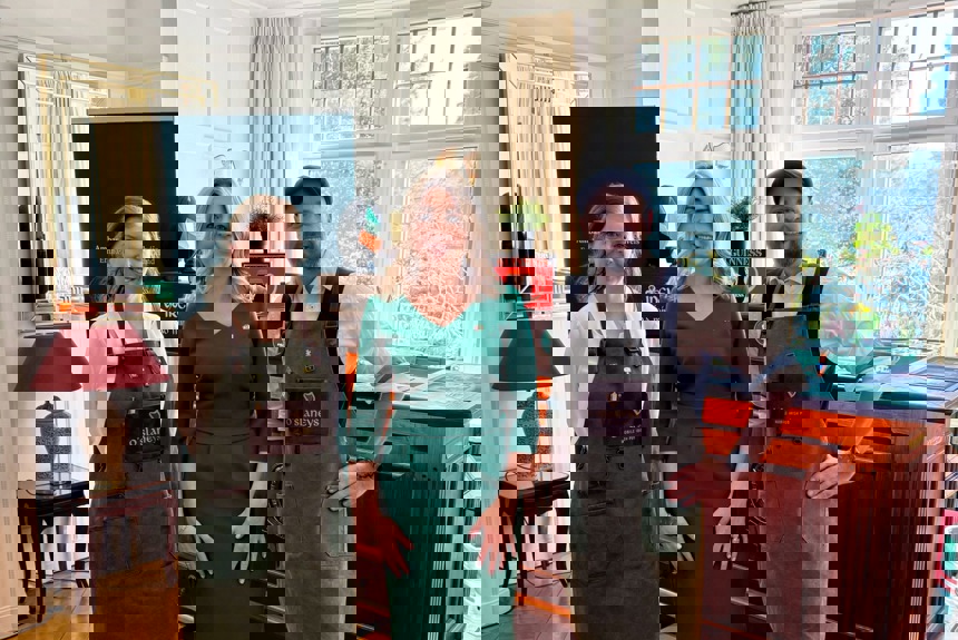 2003 9 Pub Botschaft Alicebrunold Ambassadoraoifemcgarry Stephanwidmer Zvg9