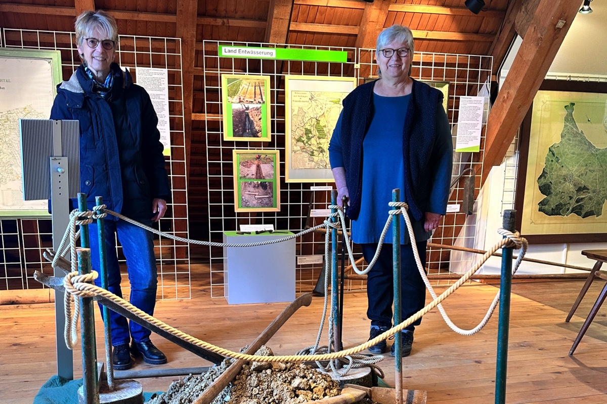 Margrit Sager-Keller und Annemarie Streit sind Teil des Museumsteams, das die tiefgreifende Umgestaltung des Stammertals vor Augen führt.