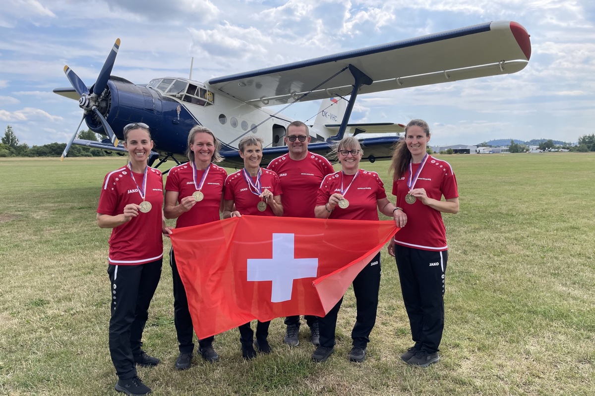 Das Team «Paradodendro» sicherte der Schweiz EM-Gold. Mit dabei: Claudia Grätzer aus Henggart (2. von rechts). Ausserdem auf dem Bild (von links): Christina Franz, Mirjam Lutz, Einzel-Europameisterin Erica Franz, Trainer Freddy Zbinden und Barbara Bloch.
