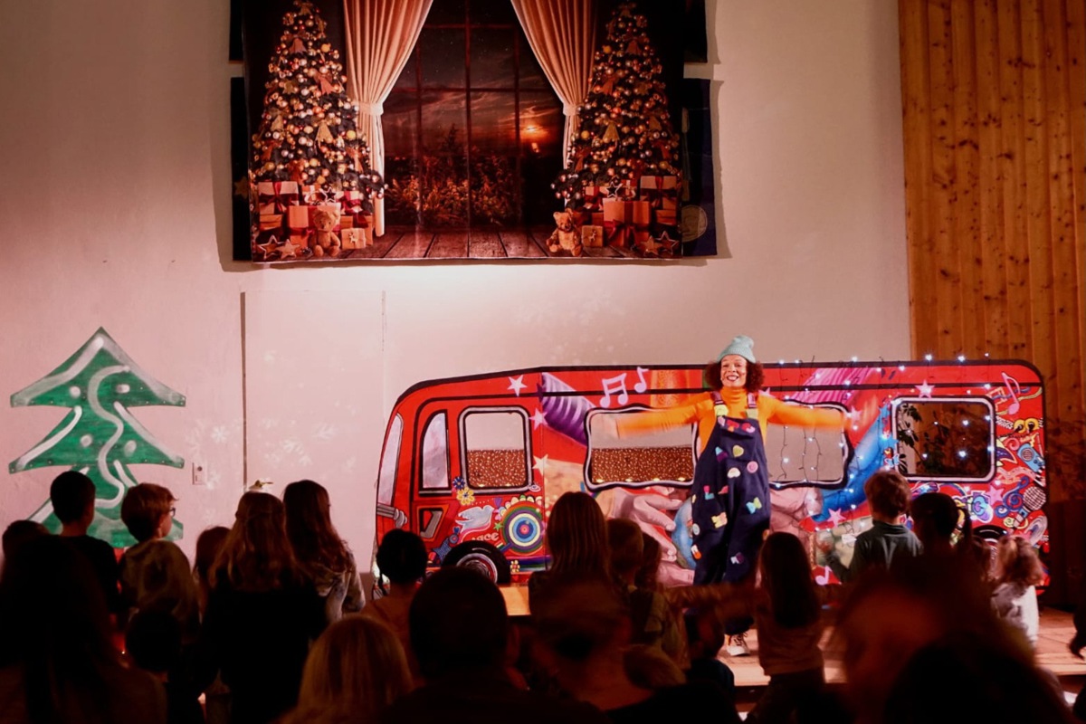 Carmen Lopes Sway begeisterte am Wochenende als Tante Carmen viele Kinder in der Kirche Buchberg-Rüdlingen.