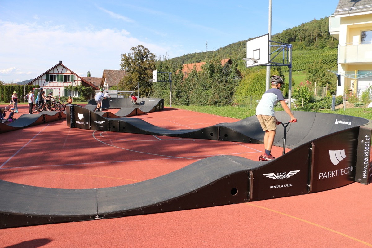 Der Pumptrack wurde bei seiner Einweihung schon rege genutzt.