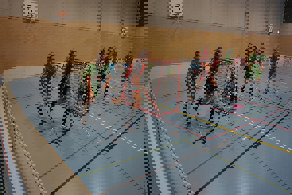 Die «Traktoriñas» (rot) treffen bei ihrer Heimrunde unter anderem auf Unihockey Tösstal wie hier 2020.