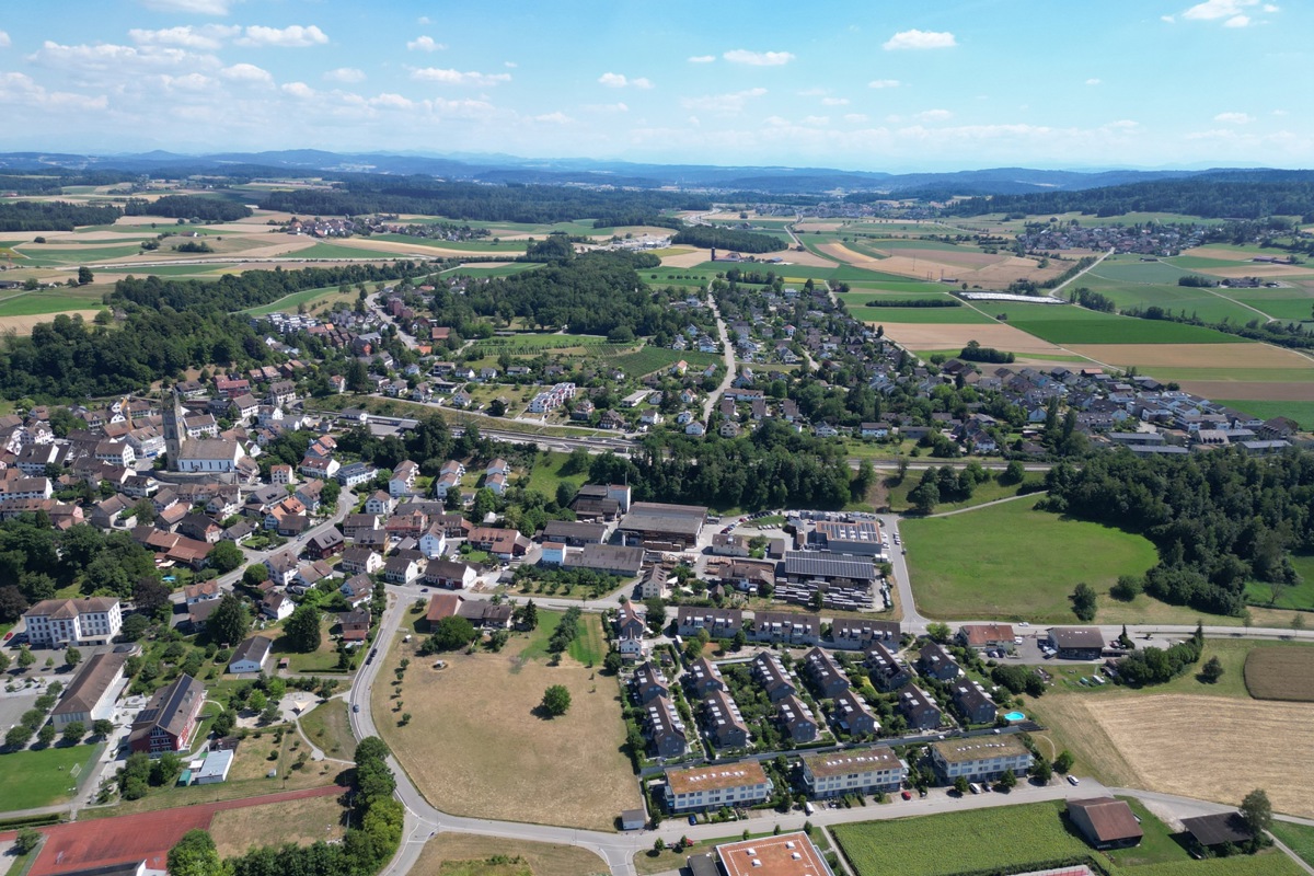 Zu Andelfingen gehören seit dem 1. Januar 2023 auch Adlikon (oben links) und Humlikon (oben rechts). Wie bei allen Gemeindefusionen führt der Kanton einen ­dreiteiligen «Fusions-Check» durch.
