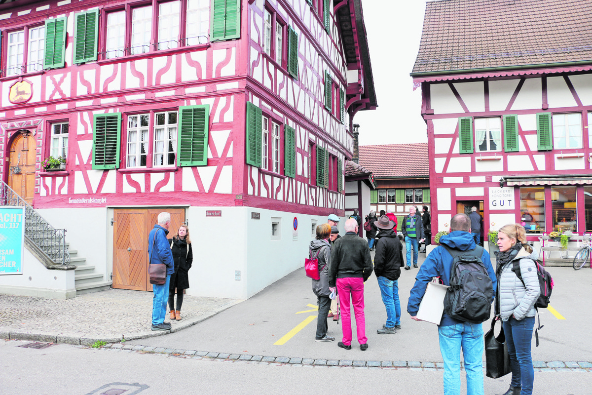 Nach dem fundierten Einführungsreferat brachen die Architekten mit geschärftem Blick zu einer Besichtigungstour auf.