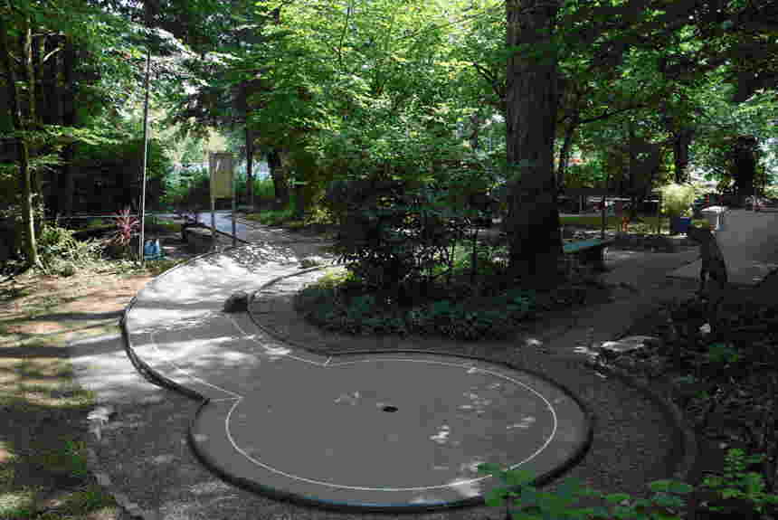 2107 7 Minigolfanlage St