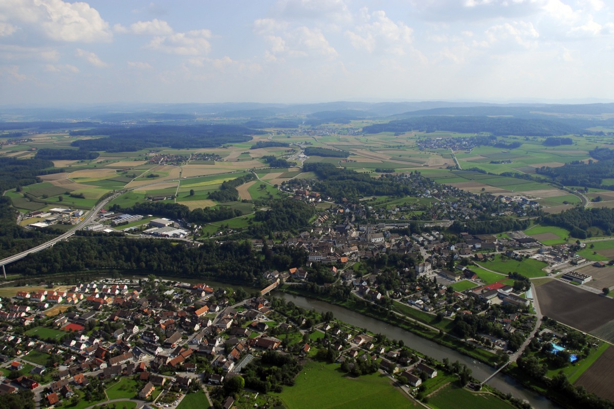 Humlikon (oben rechts) und Adlikon (oben links) mit Dätwil und Niederwil (nicht im Bild) könnten ab 2023 Teil von Andelfingen werden. Kleinandelfingen wurde auch angefragt