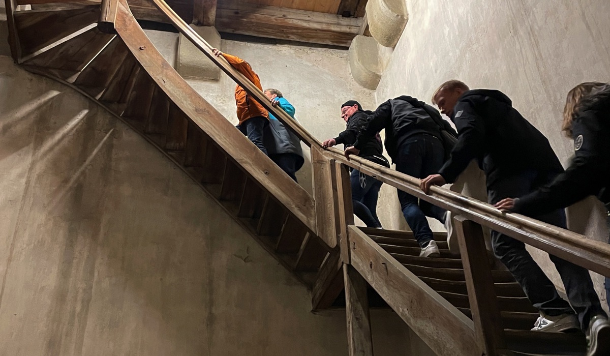 1111_3_andelfingen-kirche-holztreppe-im-turm_cs13.jpg 1111_3_andelfingen-kirche-holztreppe-im-turm_cs13.jpg