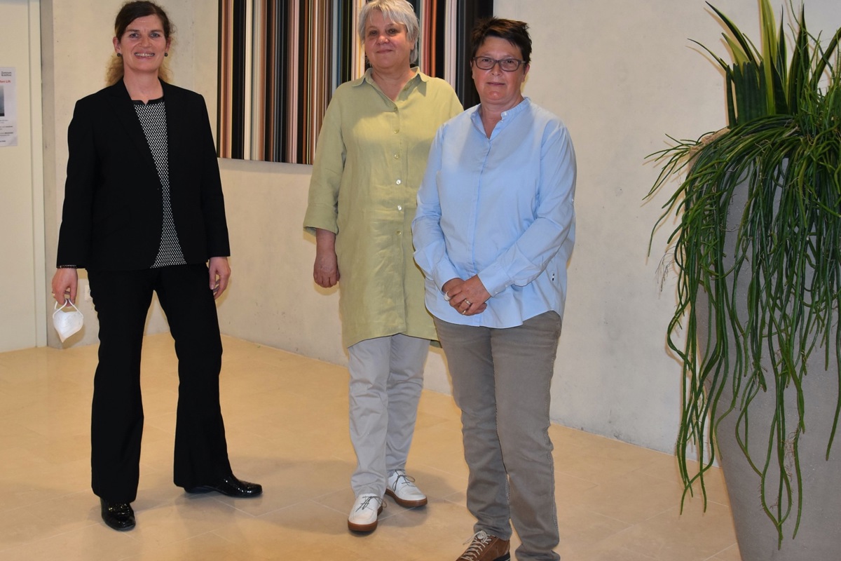 V.l.: Sylke Meyer übernimmt nach der Pensionierung von Ursula Leu die ganze Führungsverantwortung. Constanze Böhm wird Pflegedienstleiterin und übernimmt die Stellvertretung der Geschäftsführerin.