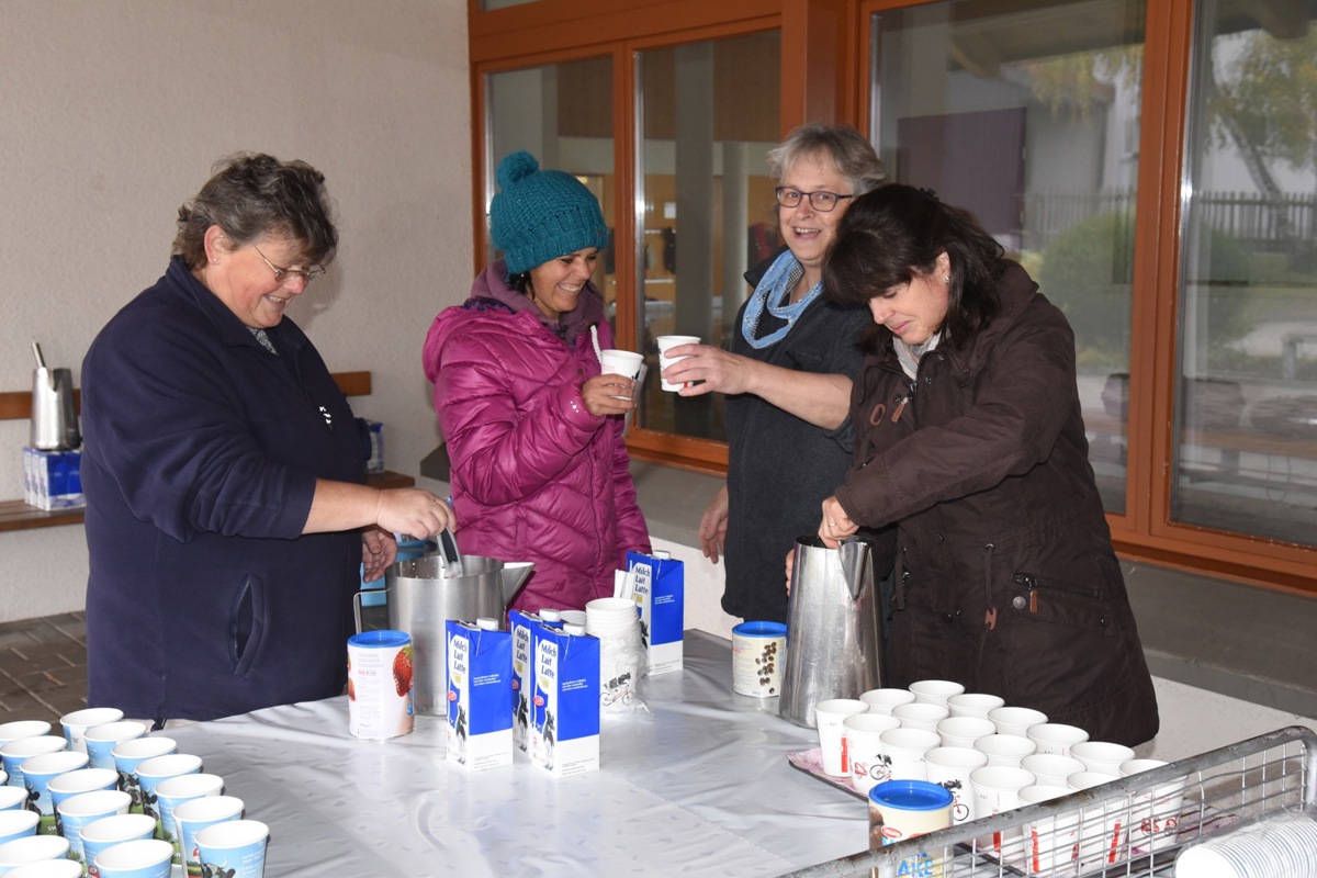Seit 50 Jahren schenken die Landfrauen am Tag der Pausenmilch Milch in Kindergärten und Schulen aus.