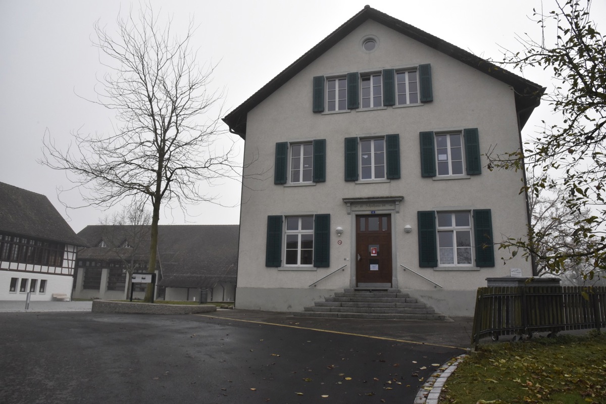 Der Gemeinderat Berg am irchel setzt sich für den Erhalt seines Schulstandorts ein. Würde dieser aufgehoben
