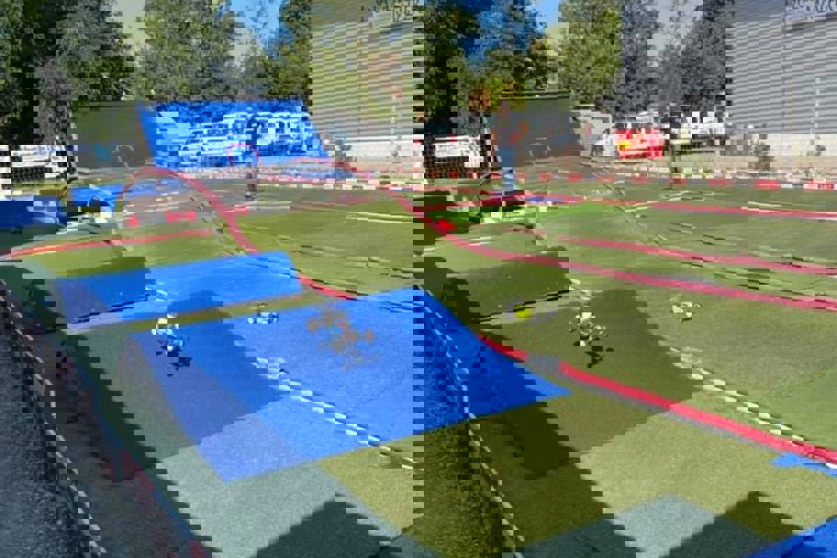 Auf der Rennstrecke des RC Clubs Wyland wird es im Rahmen der Schweizer Meisterschaft heiss zu und hergehen. Als Offroadpiste enthält sie zahlreiche Sprungelemente.
