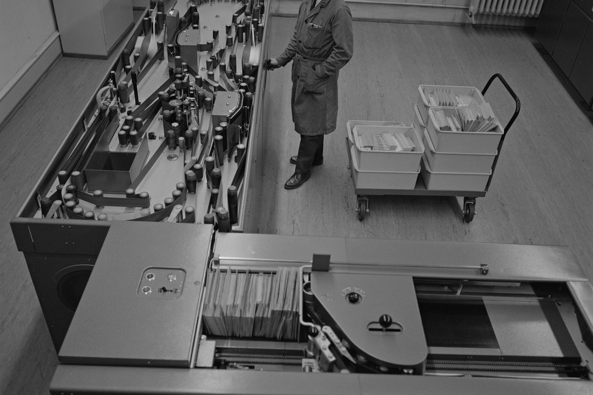 An der Expo64 präsentierte die PTT eine Brief-Sortieranlage. An der Expo64 präsentierte die PTT eine Brief-Sortieranlage.