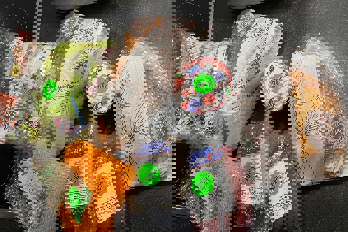 Die Zusammenstellung der Pakete ist immer eine Überraschung. In diesem Fall wars eine reichliche Mahlzeit.