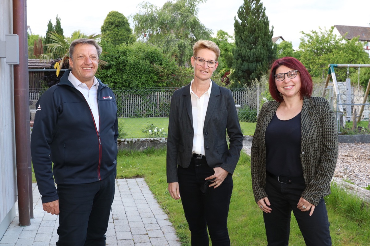 Wechsel in der Führung der Weinländer Kehrichtorganisation Kewy: Daniel Fehr übernimmt das Präsidium von Beatrice Salce (m.)