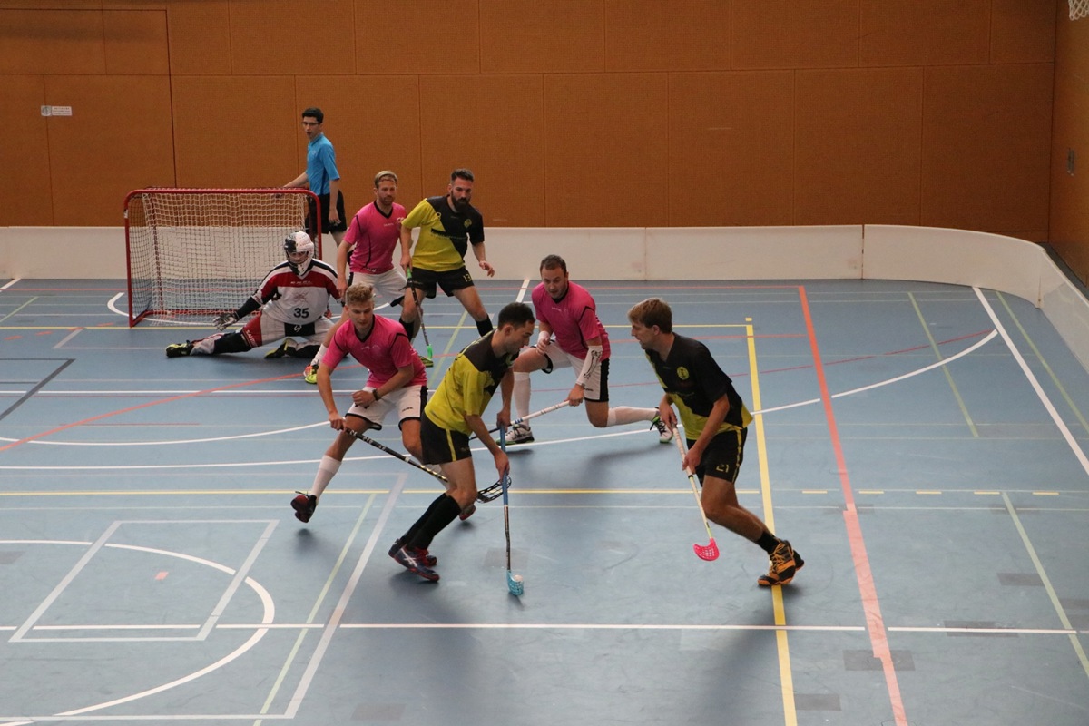 Die Wild Pigs Andelfingen (in Pink) und die Baboons Hedingen spielen wie 2019 (Bild) wieder gegeneinander.