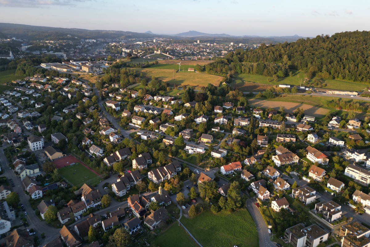 Im Fokus standen unter anderem geplante Anpassungen im Dorfkern, etwa mögliche Bushaltestellen und zusätzliche Veloabstellanlagen.