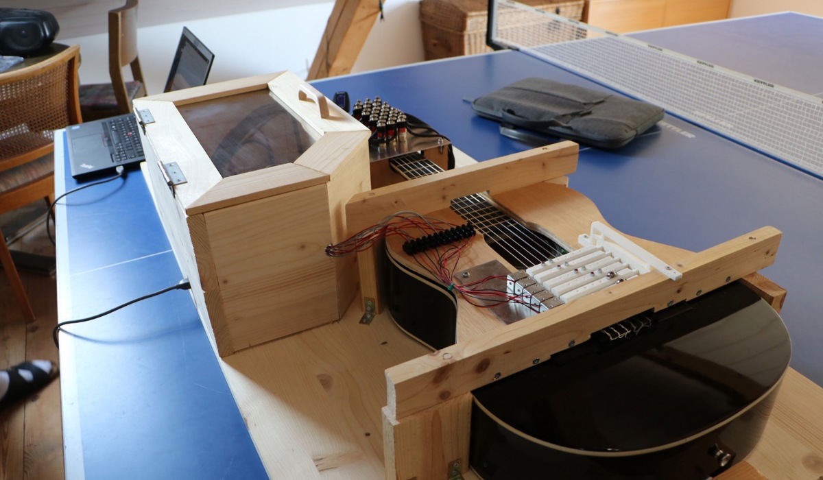 1207_gitarrenautomat_ciz.jpg 1207_gitarrenautomat_ciz.jpg