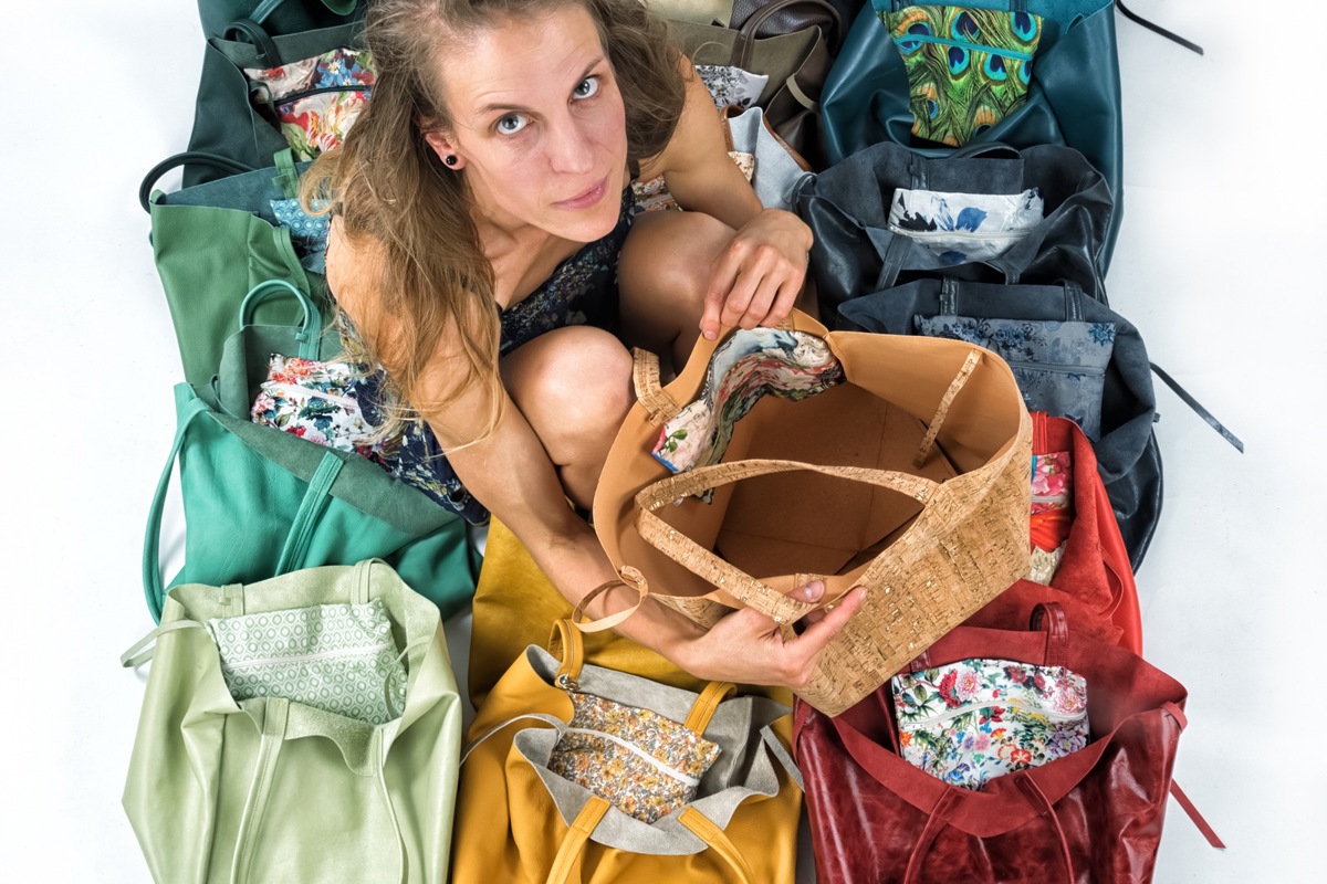 Judith Kolbs Lederkreationen gibt es in vielen Farben und Formen. Hier ist ihr erster Ledershopper aus dem Jahr 2014 zu sehen.