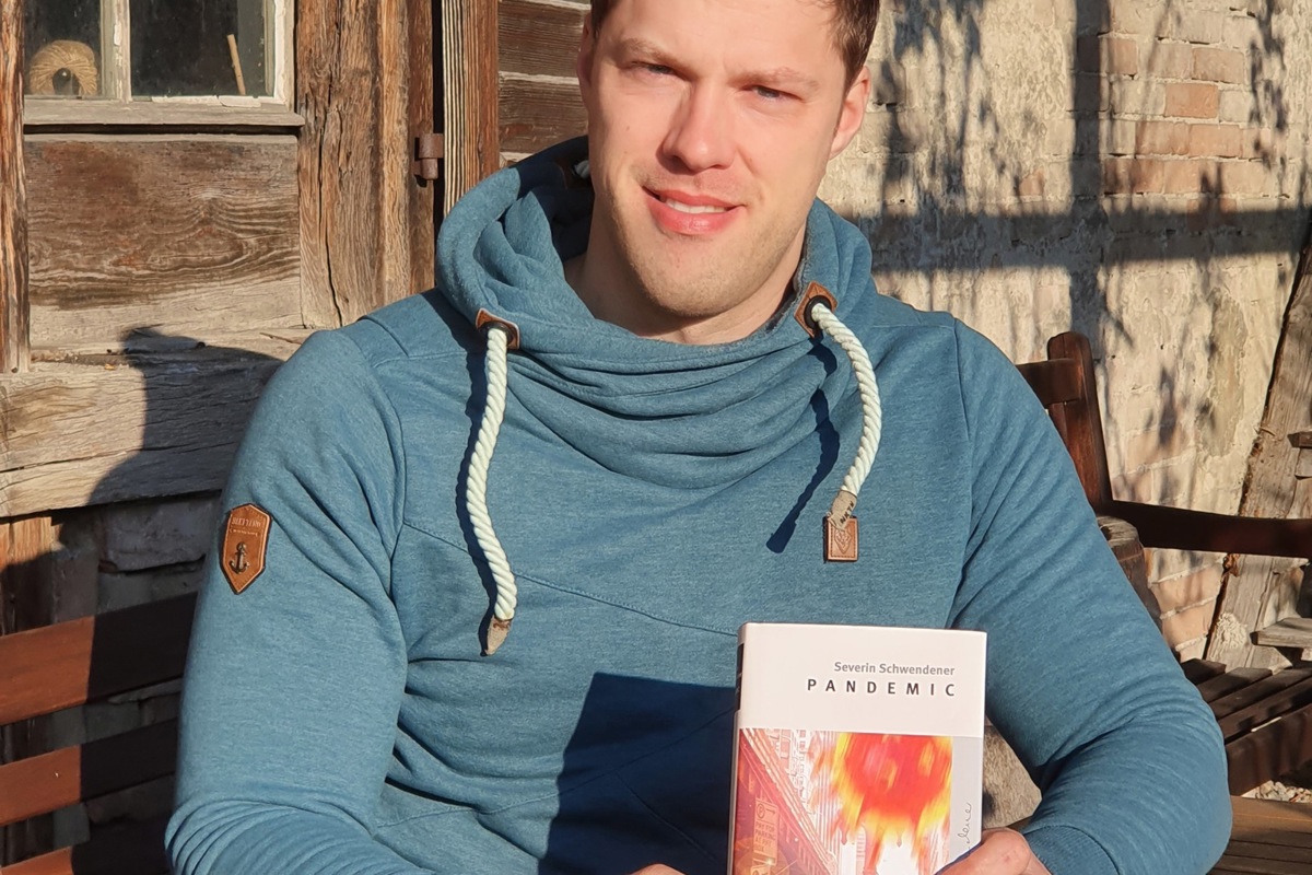 Severin Schwendener mit seinem neusten Buch «Pandemic».